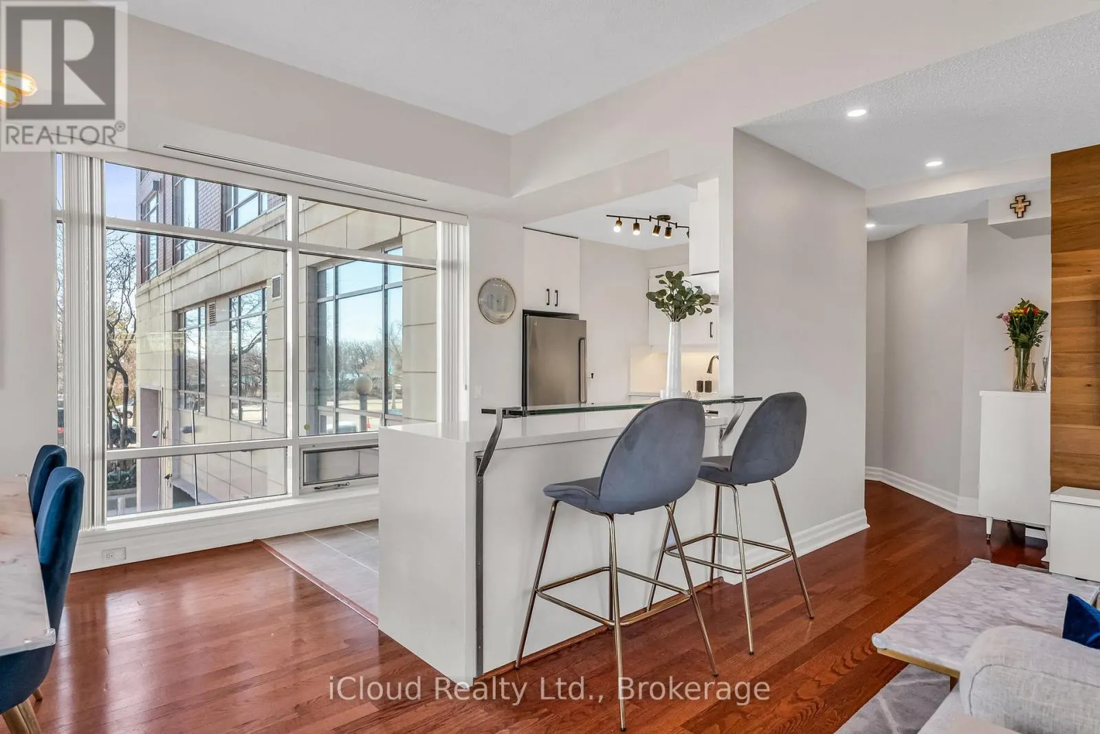 210E - 500 QUEENS QUAY W