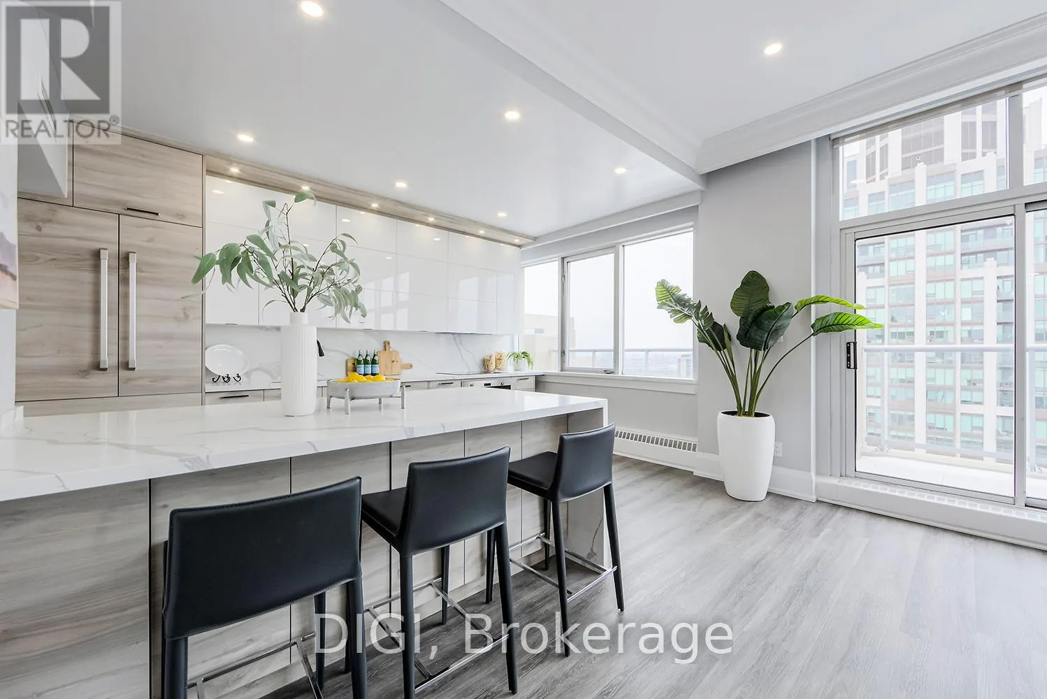 PH24 - 400 WALMER ROAD