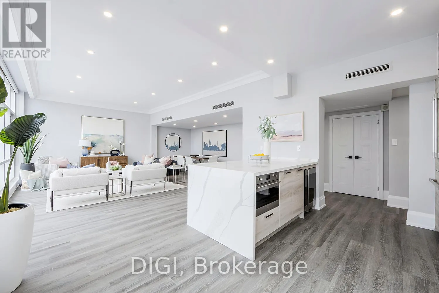 PH24 - 400 WALMER ROAD