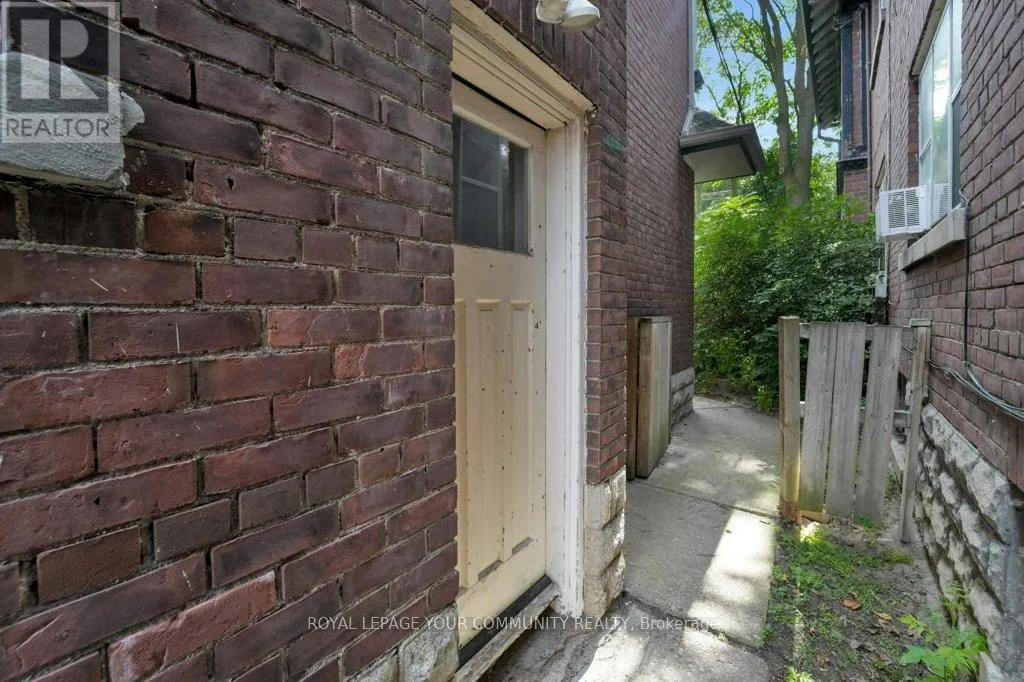 390 DAVENPORT ROAD