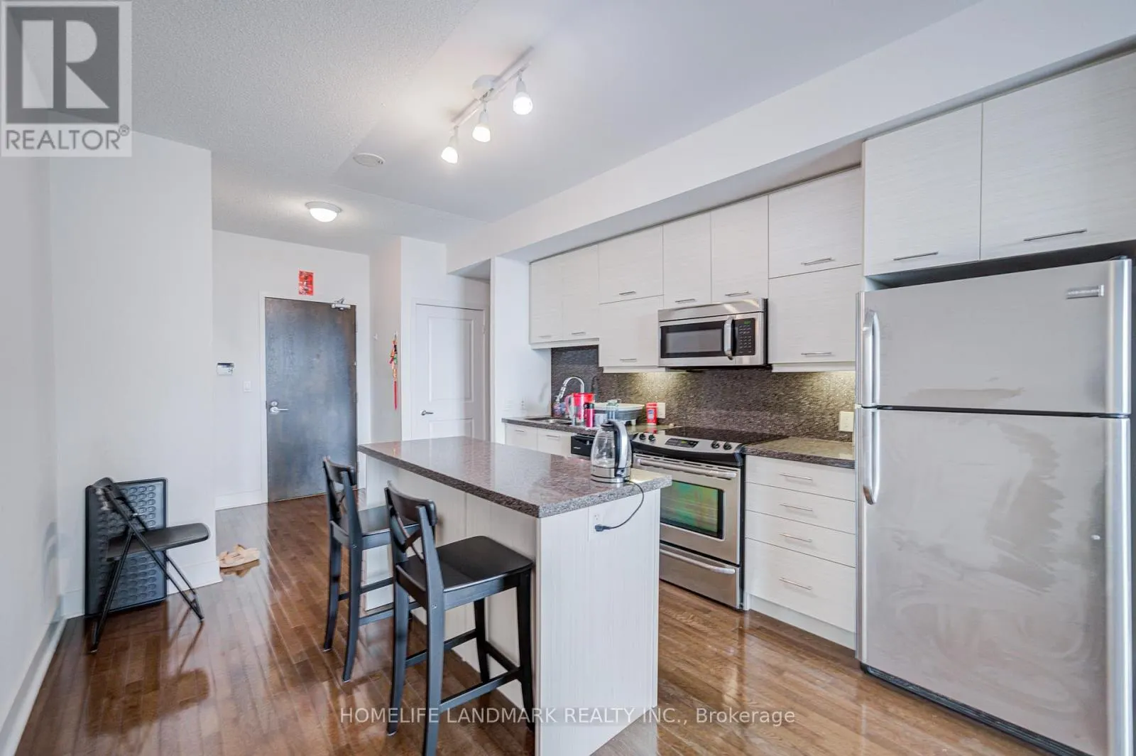 609 - 26 NORTON AVENUE