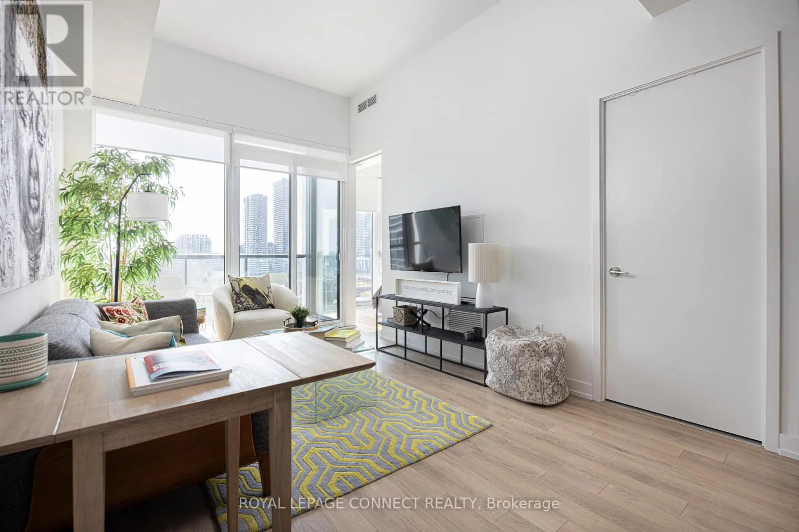 1301 - 158 FRONT STREET E