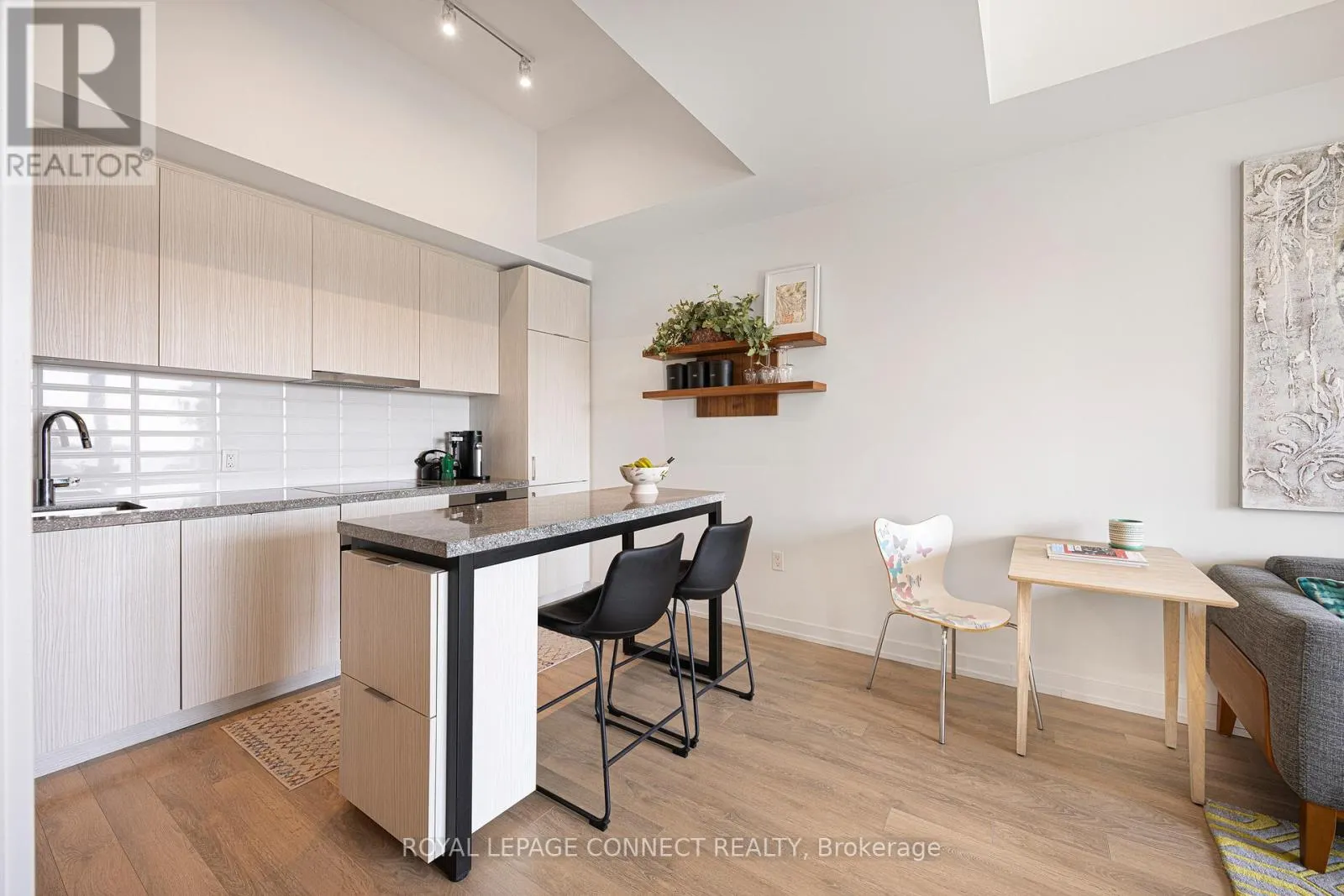 1301 - 158 FRONT STREET E