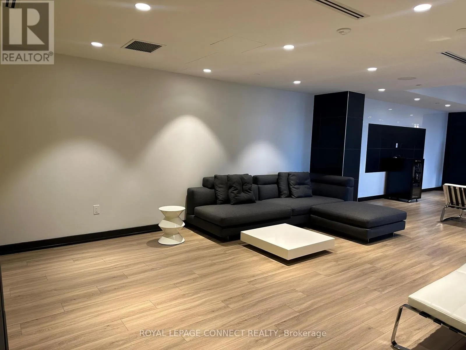 1301 - 158 FRONT STREET E