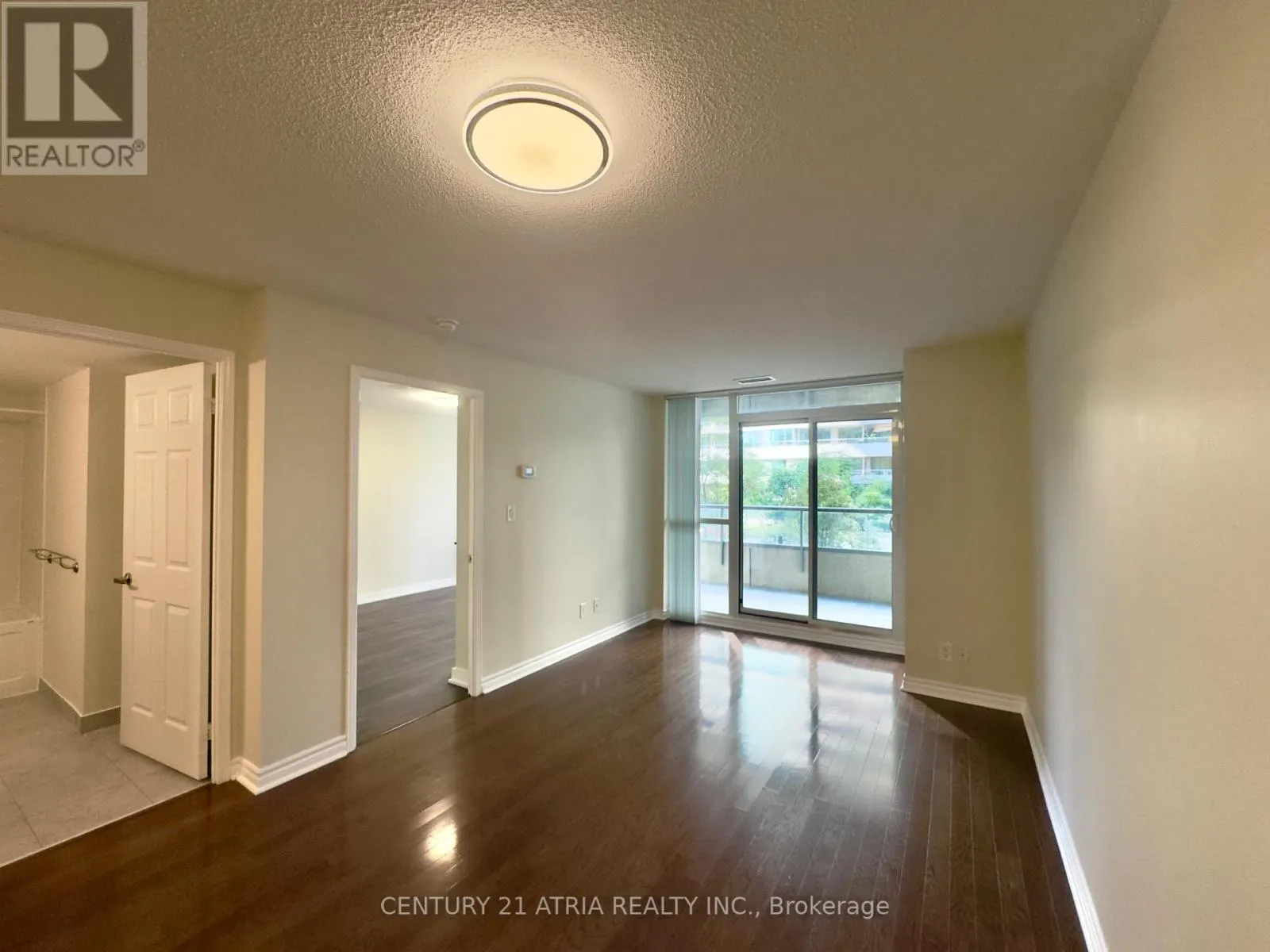 218 - 35 HOLLYWOOD AVENUE