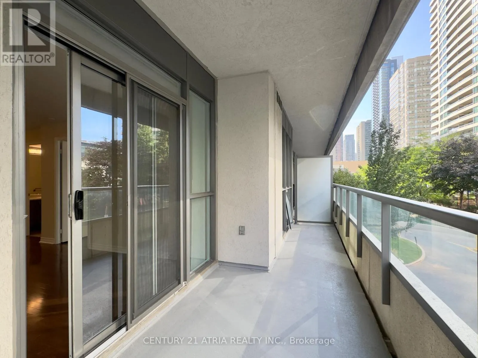 218 - 35 HOLLYWOOD AVENUE