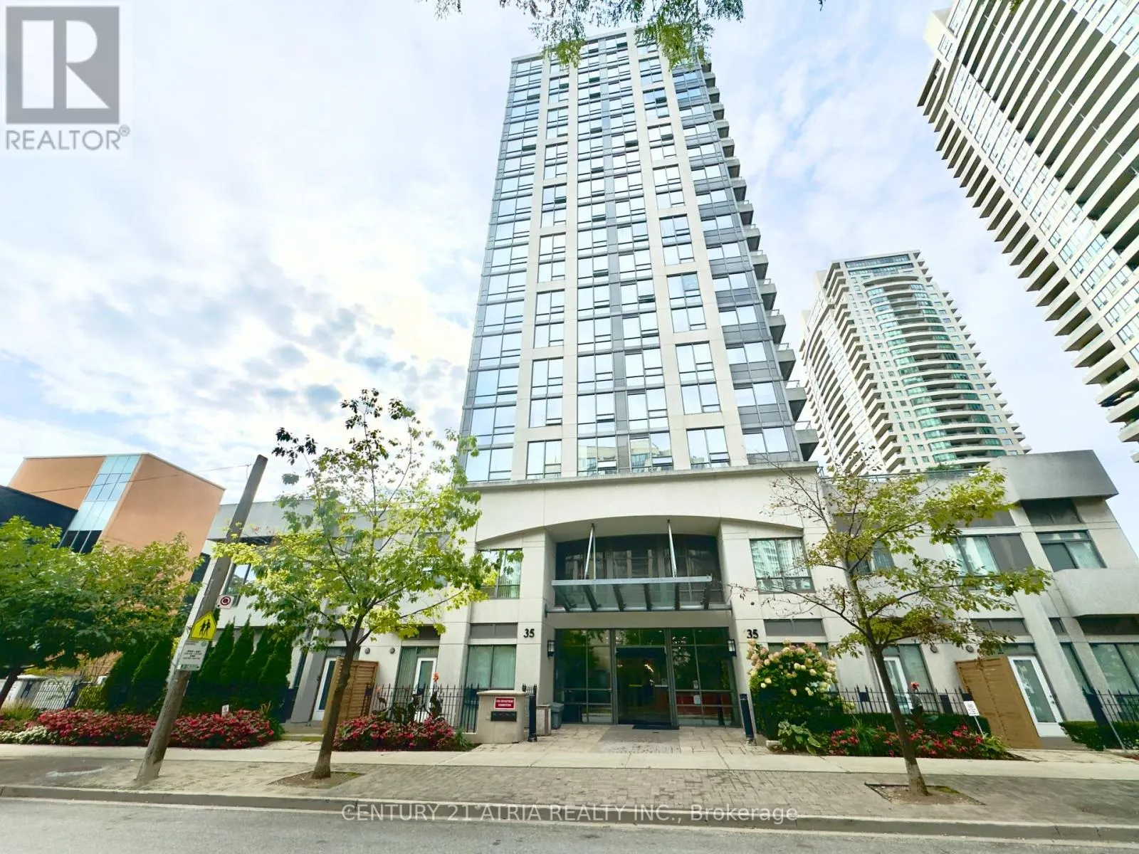 218 - 35 HOLLYWOOD AVENUE