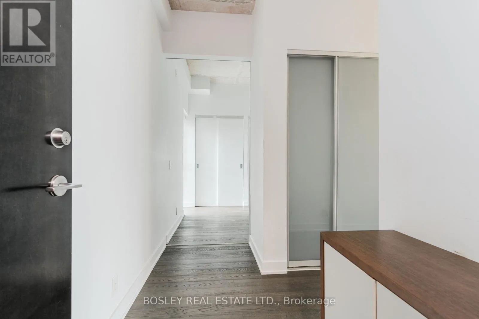 402 - 2 GLADSTONE AVENUE