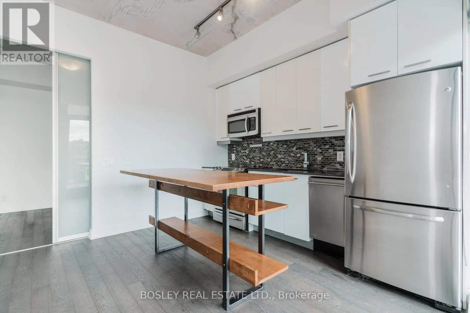 402 - 2 GLADSTONE AVENUE