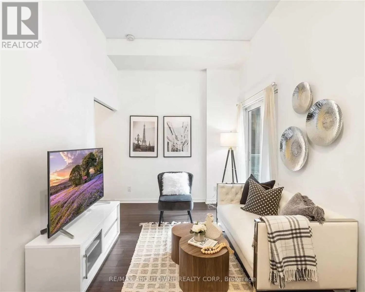 211 - 352 FRONT STREET W