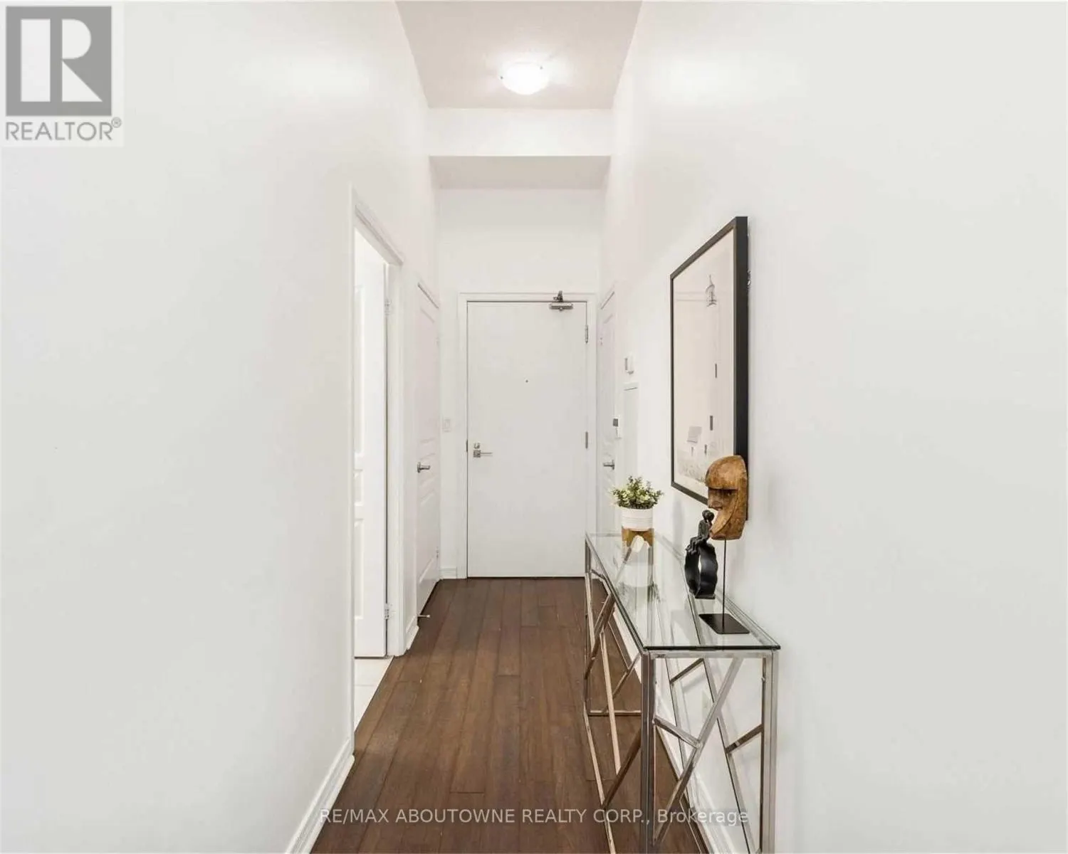 211 - 352 FRONT STREET W