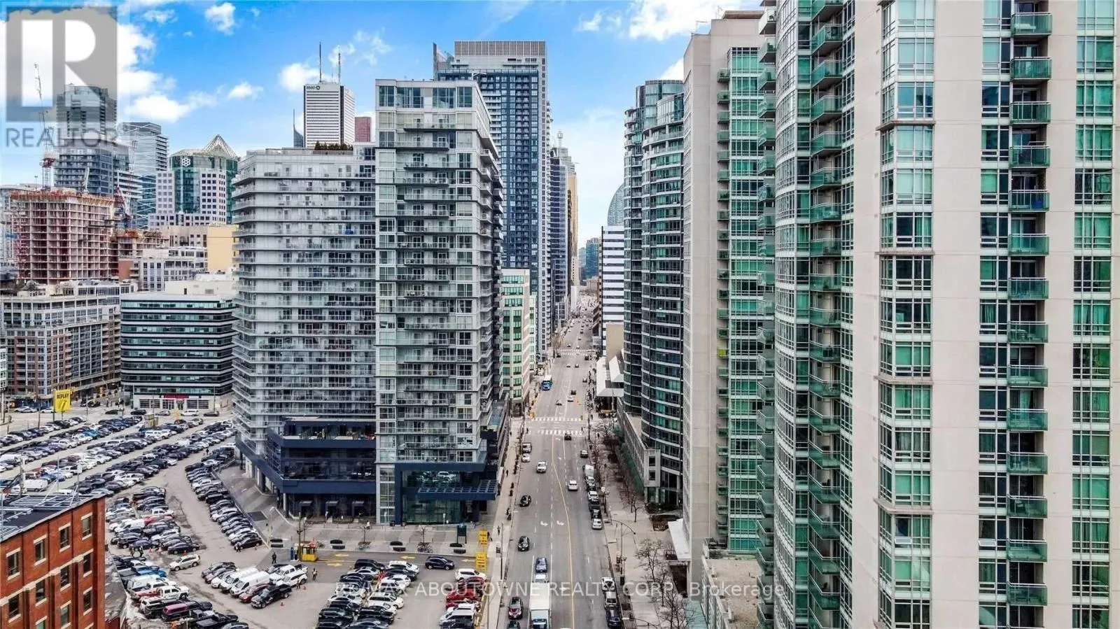 211 - 352 FRONT STREET W