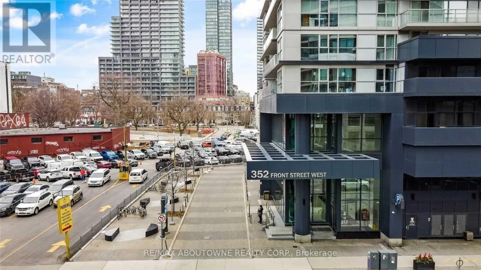 211 - 352 FRONT STREET W