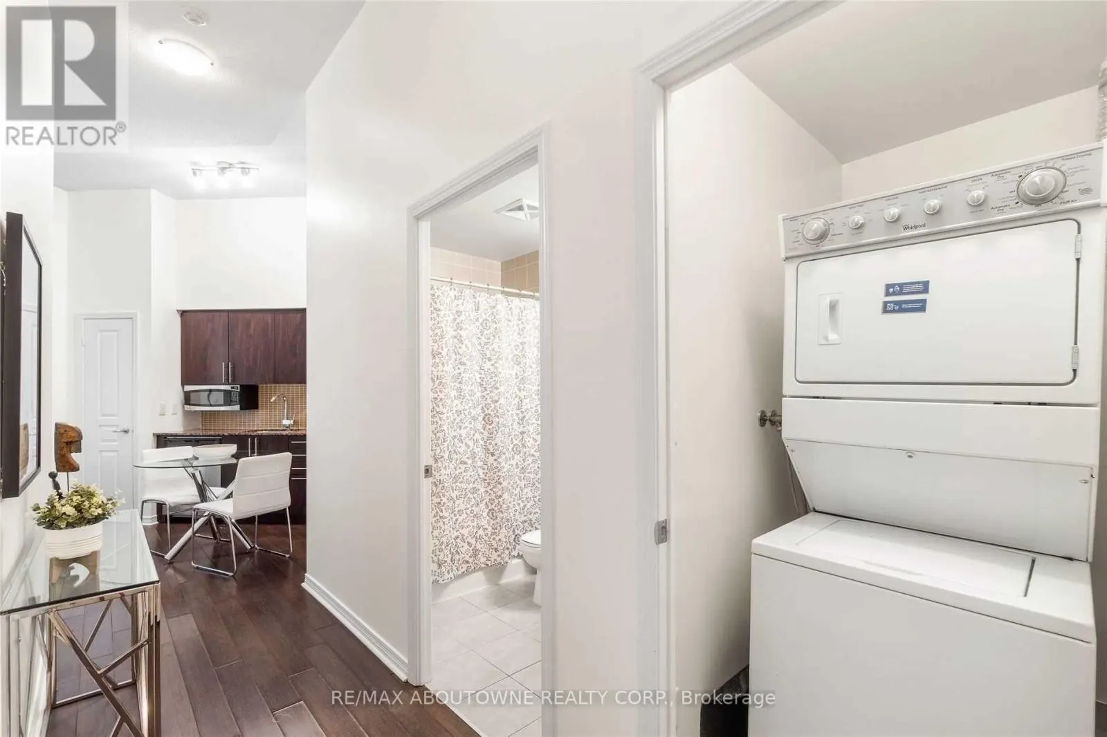 211 - 352 FRONT STREET W