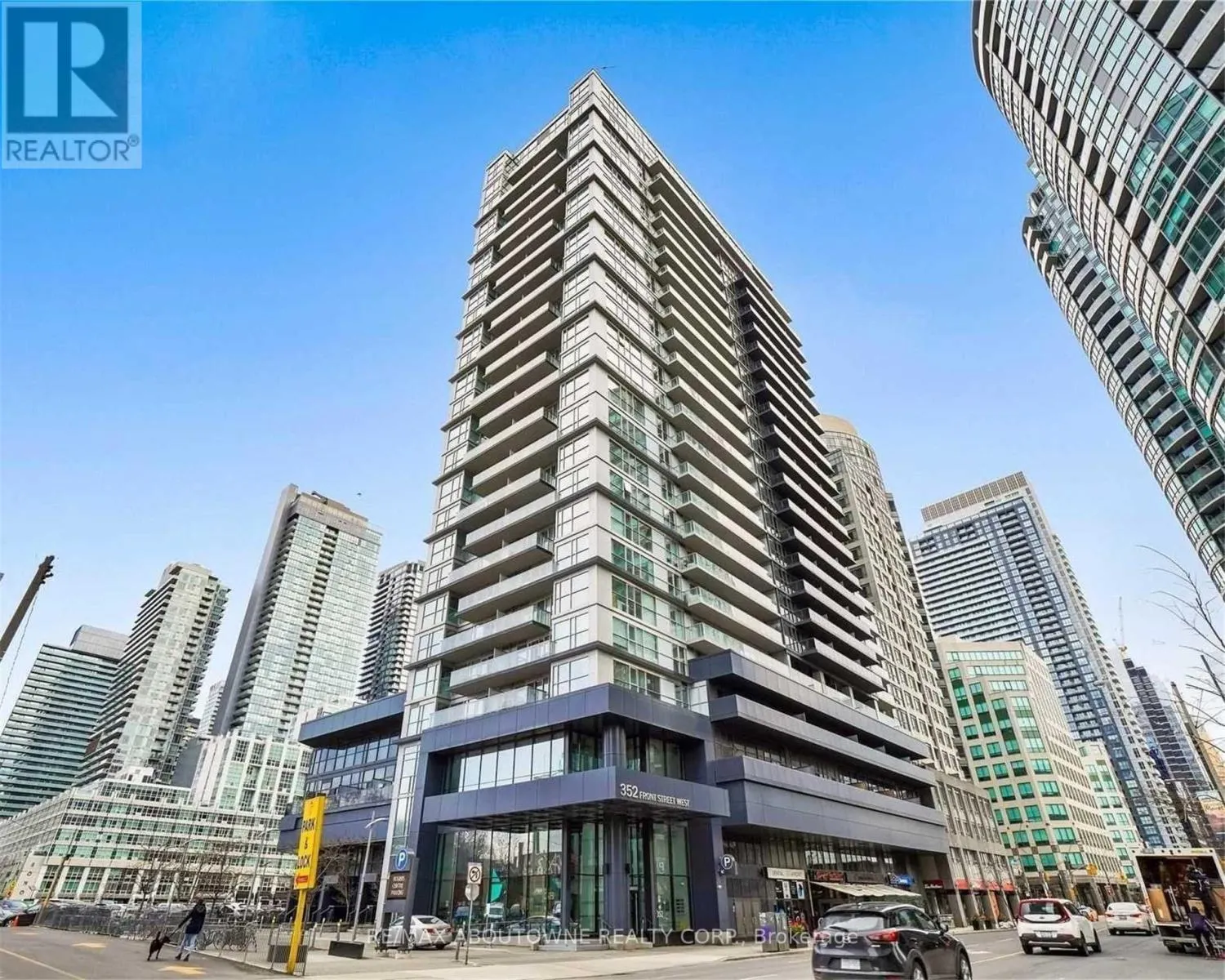 211 - 352 FRONT STREET W
