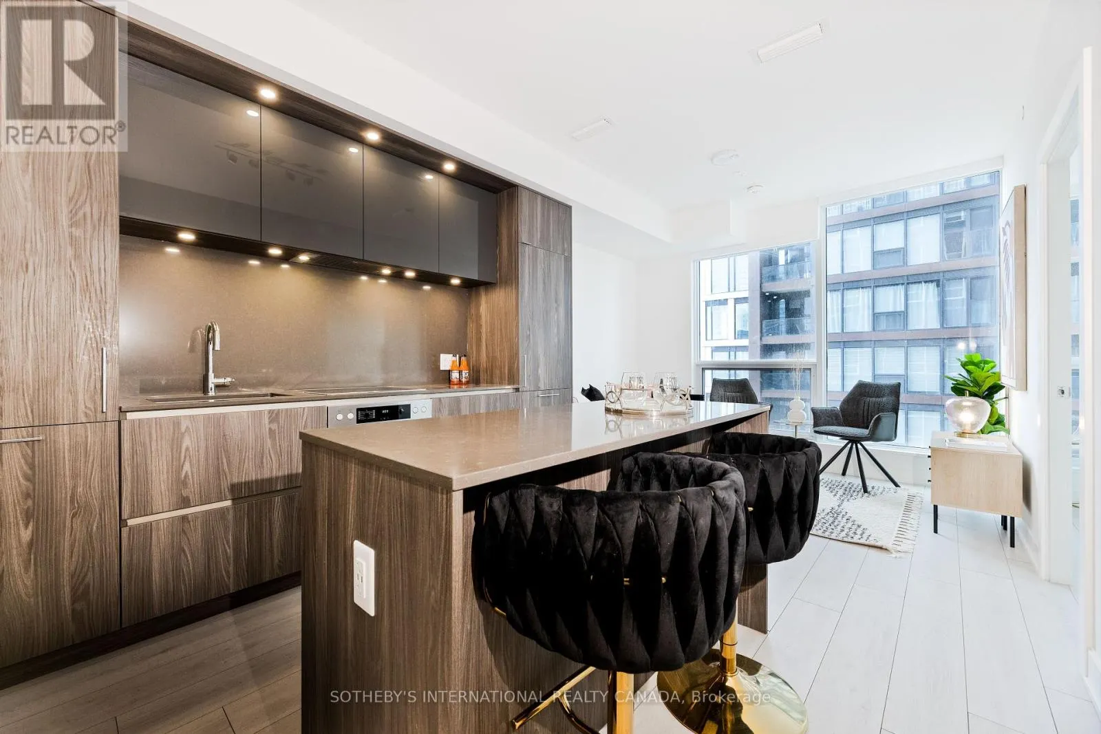 2411 - 35 MERCER STREET