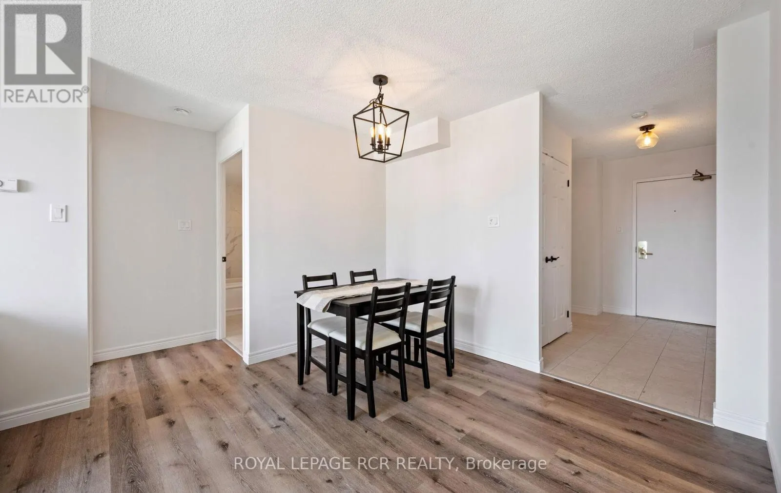 1412 - 887 BAY STREET