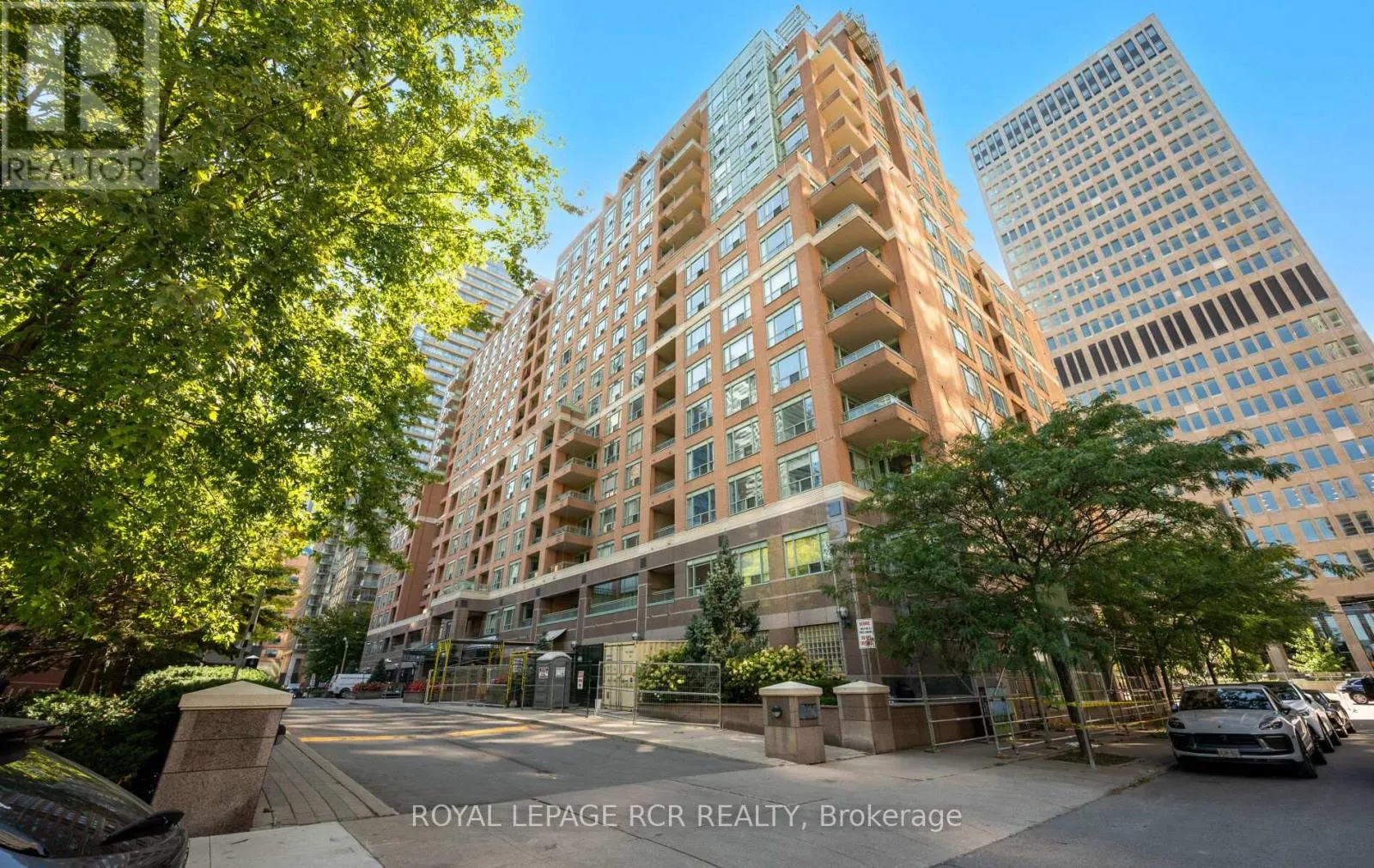 1412 - 887 BAY STREET