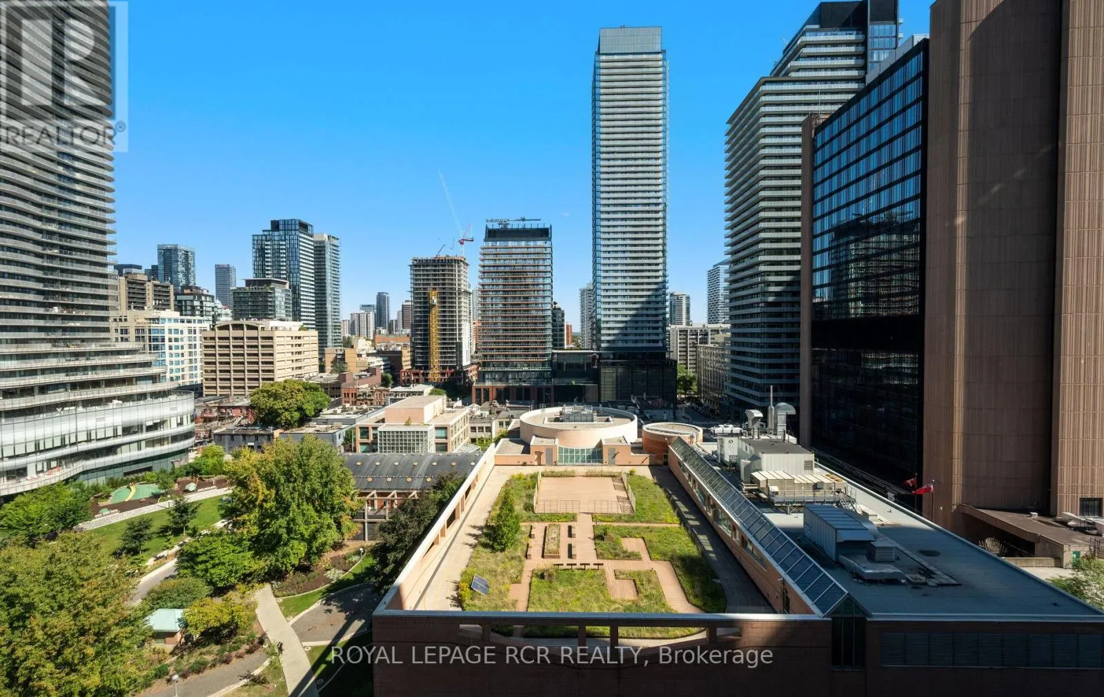 1412 - 887 BAY STREET