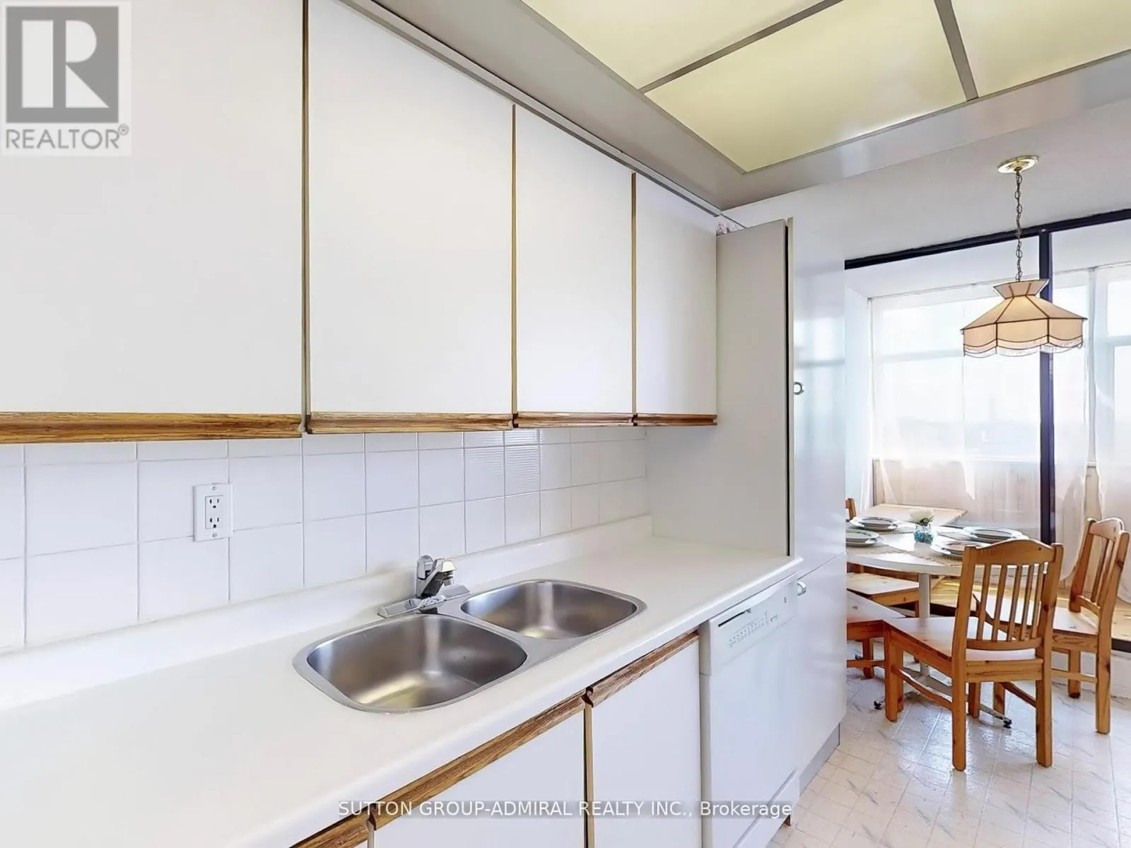 1204 - 100 ANTIBES DRIVE