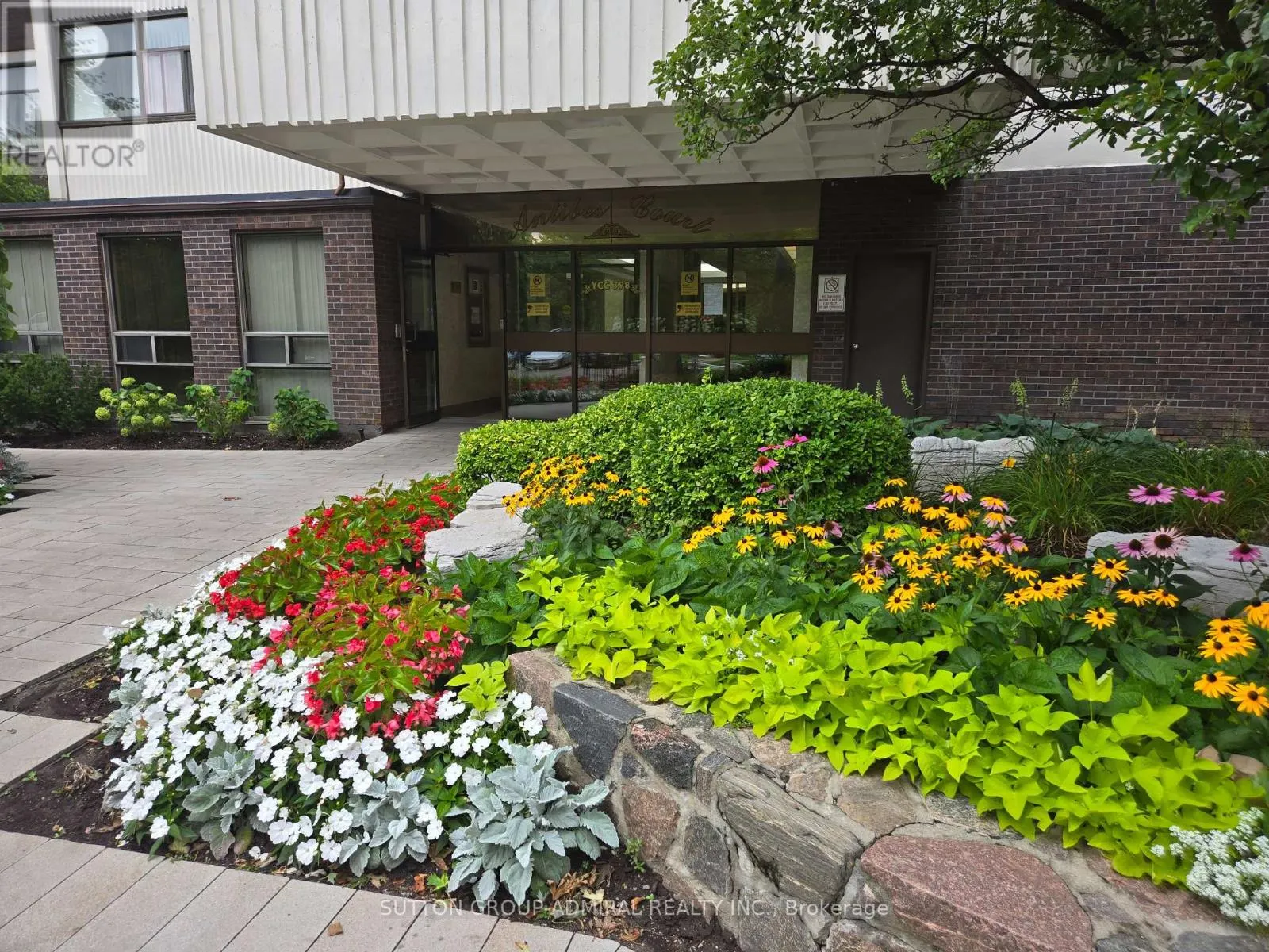 1204 - 100 ANTIBES DRIVE