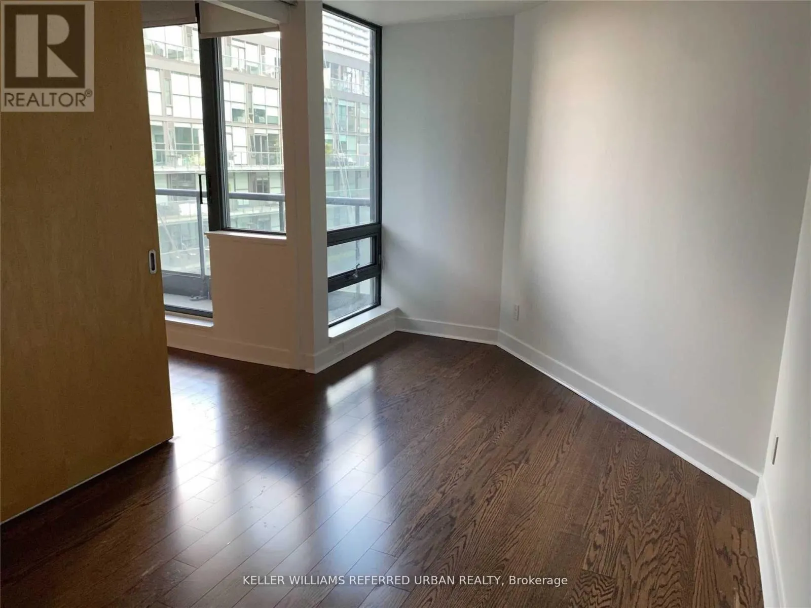 1401 - 438 KING STREET W