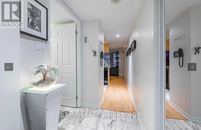 705 - 228 QUEENS QUAY W
