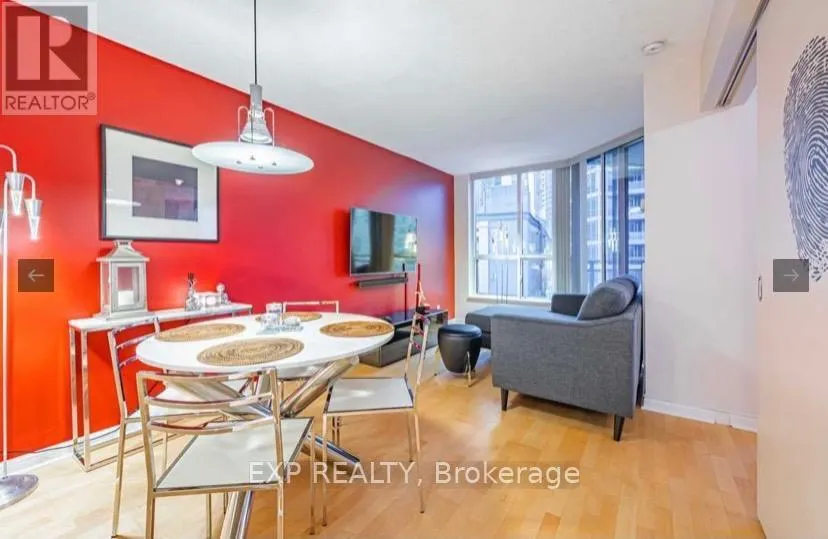 705 - 228 QUEENS QUAY W