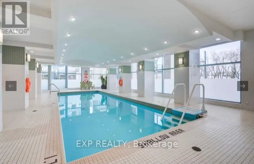 705 - 228 QUEENS QUAY W