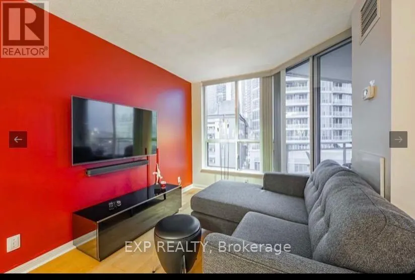 705 - 228 QUEENS QUAY W