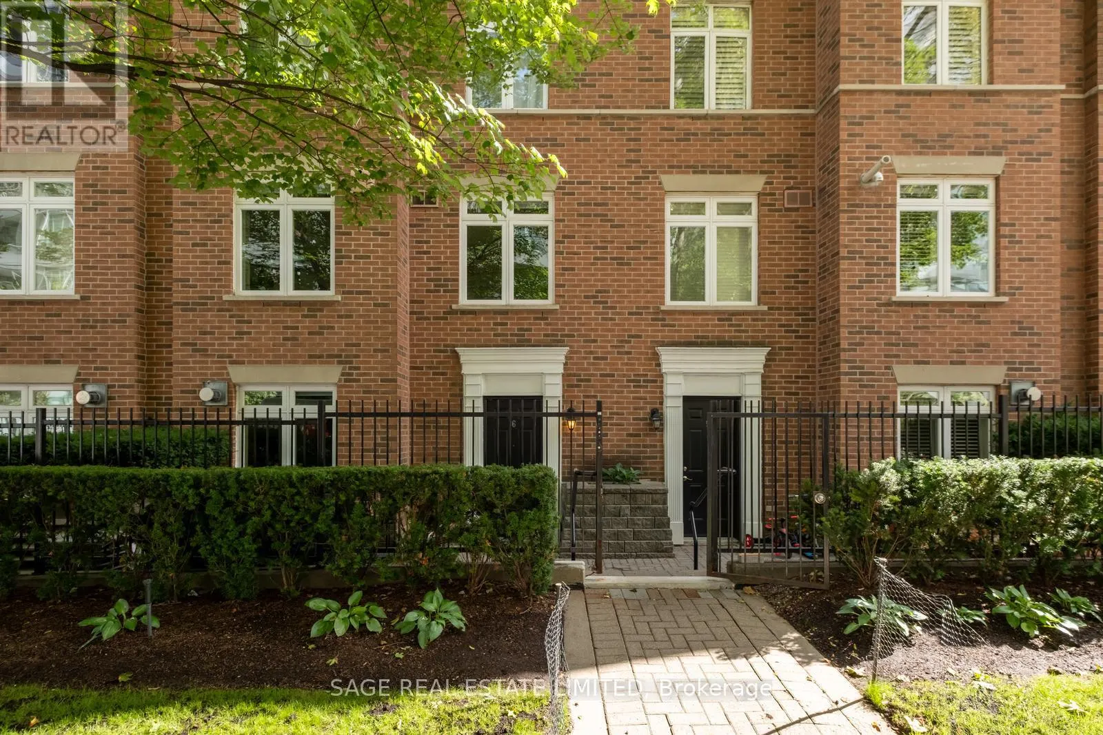 6 - 87 LILLIAN STREET