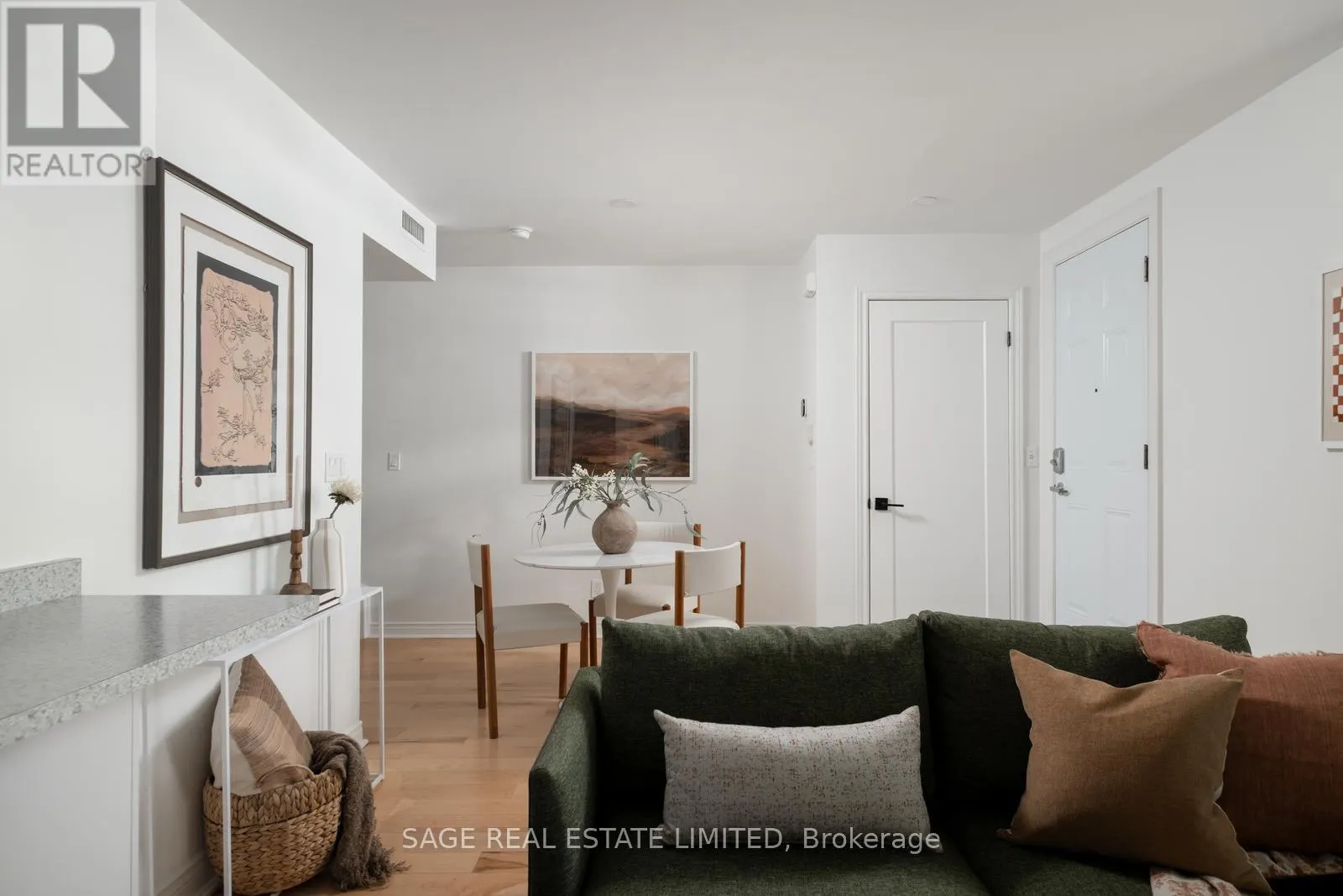 6 - 87 LILLIAN STREET