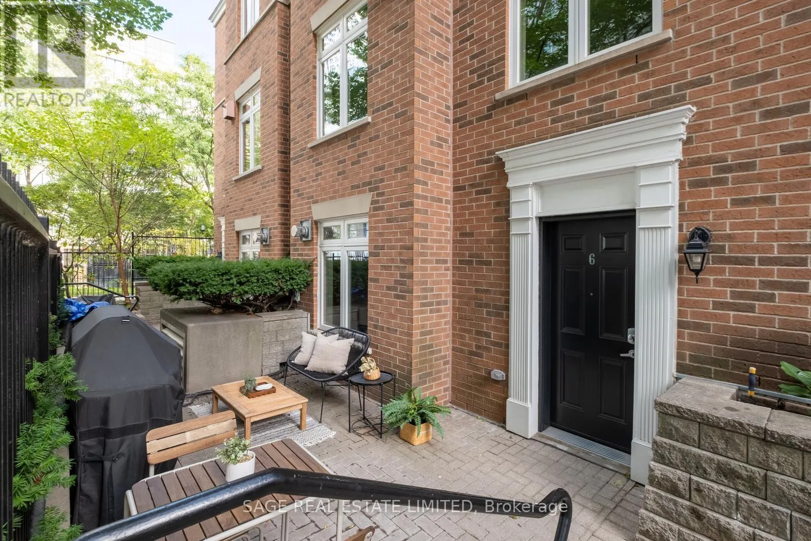 6 - 87 LILLIAN STREET