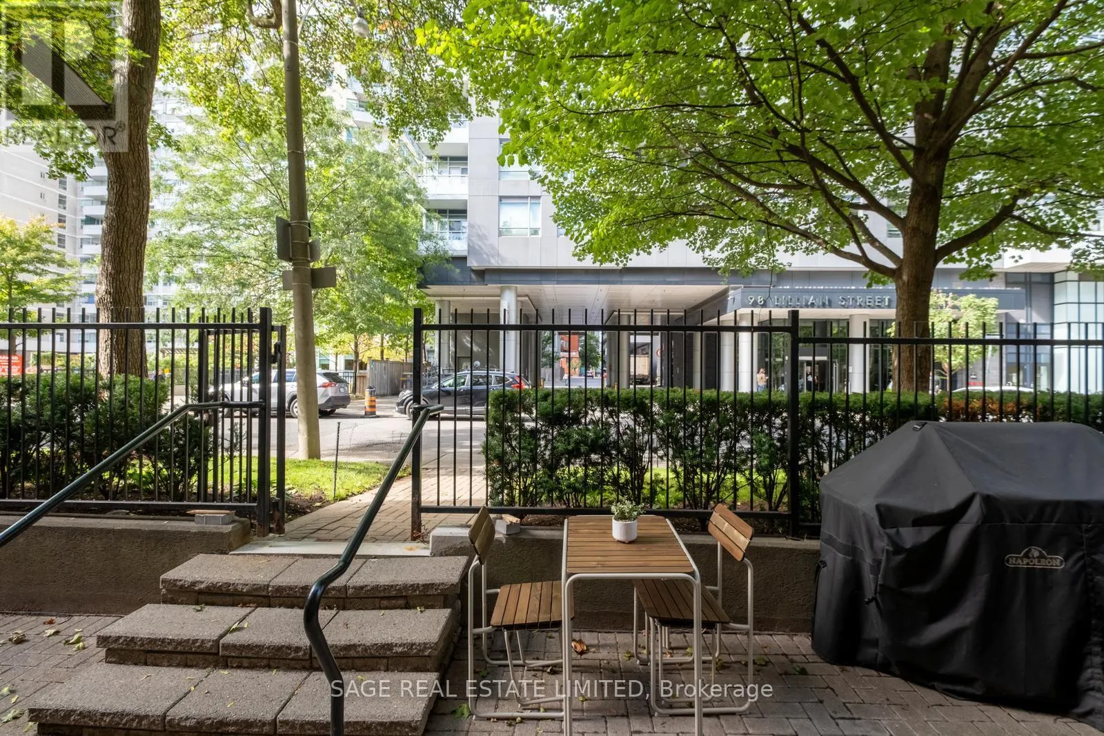 6 - 87 LILLIAN STREET