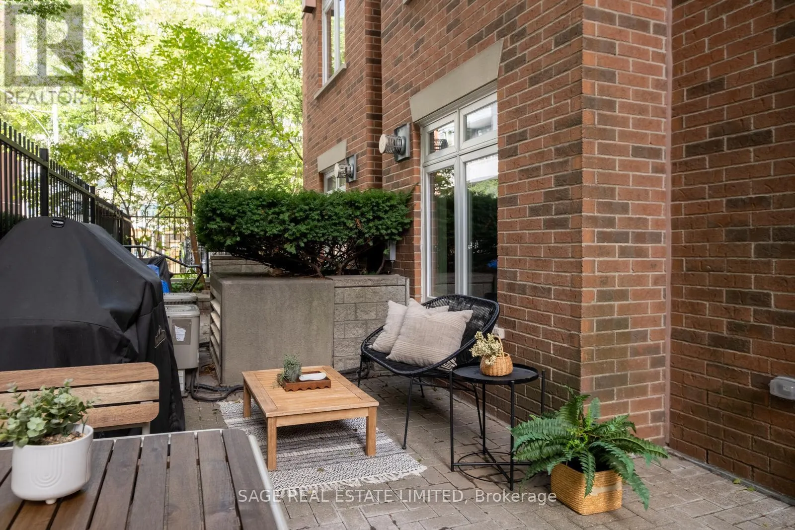 6 - 87 LILLIAN STREET
