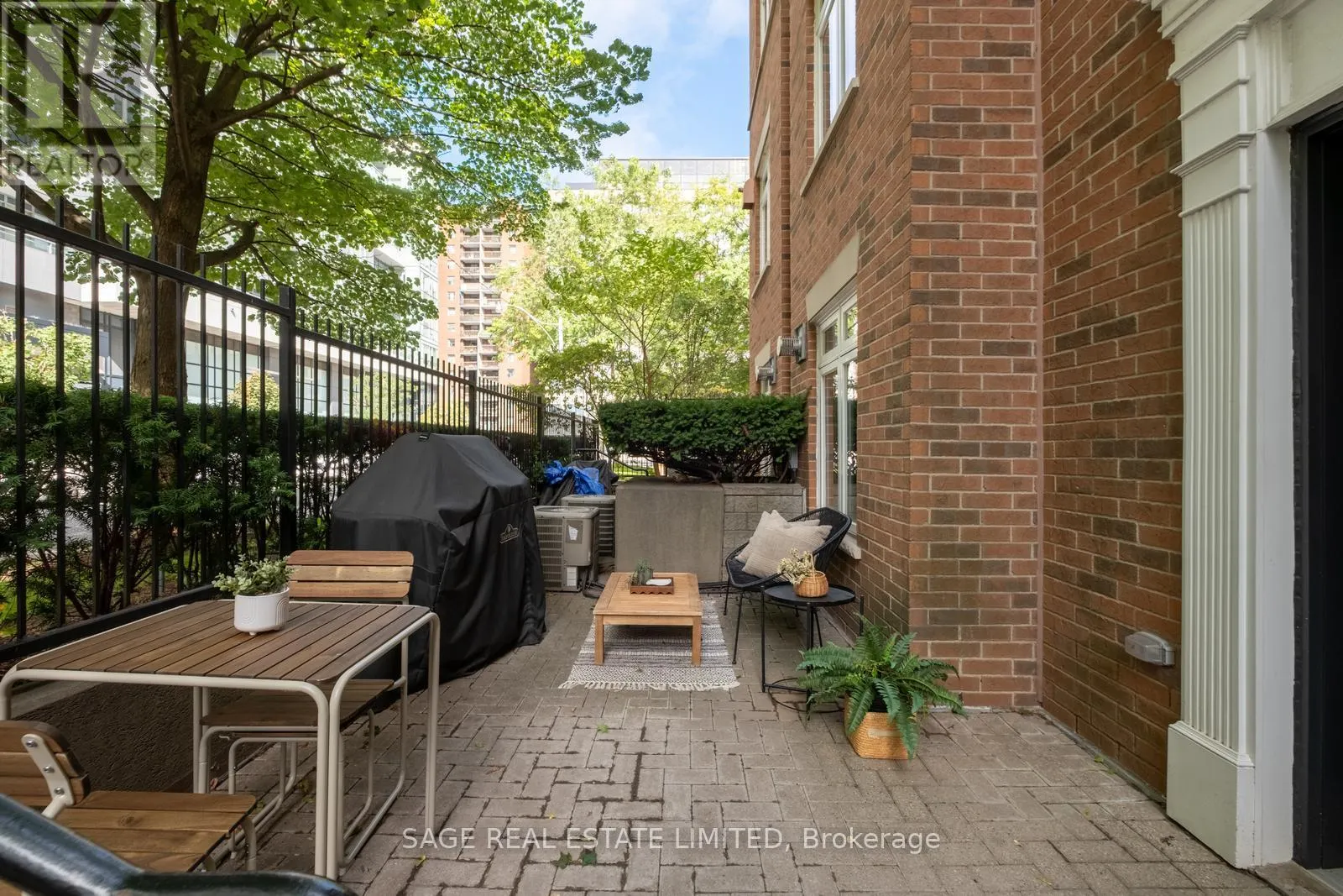6 - 87 LILLIAN STREET