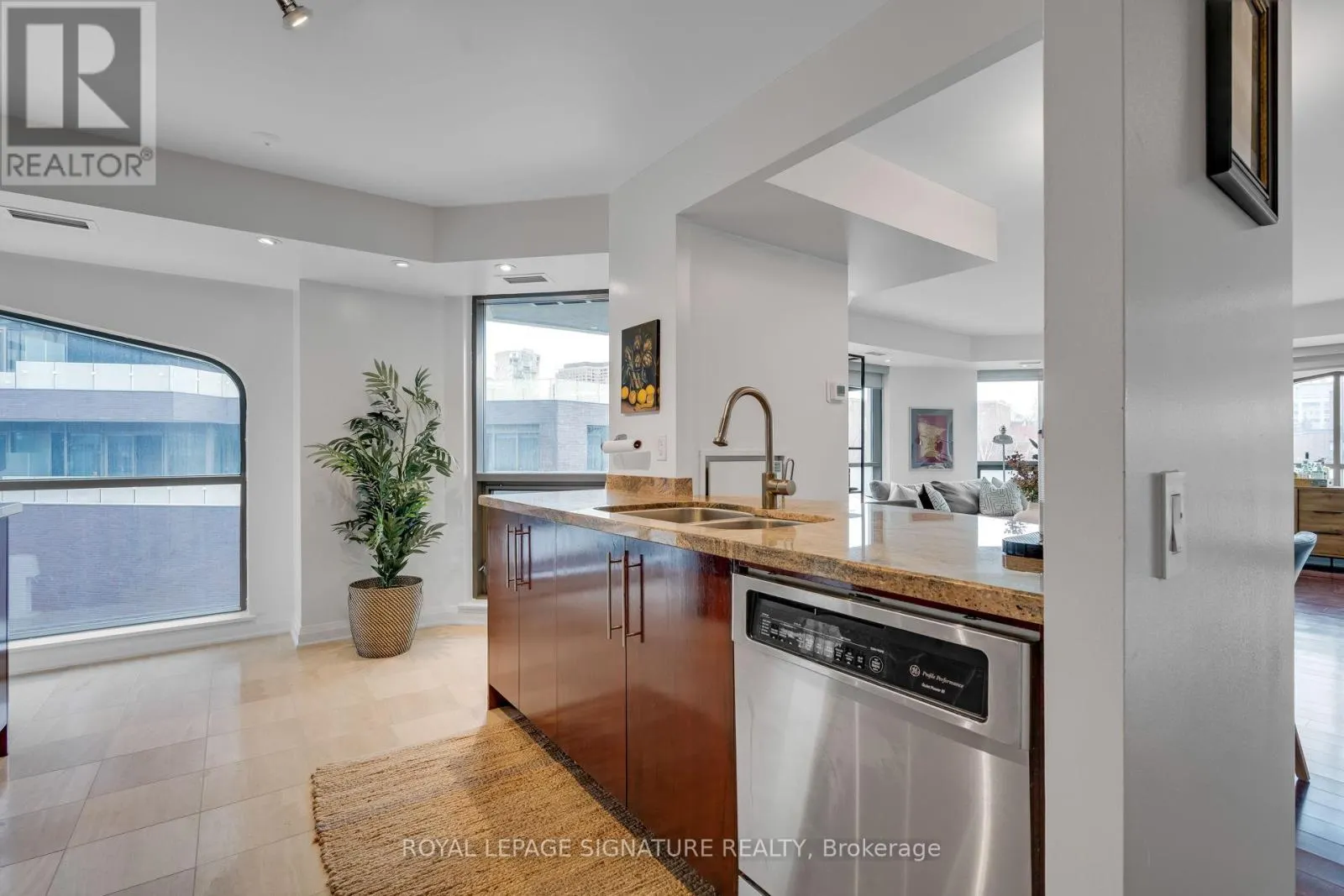 411 - 3 MCALPINE STREET