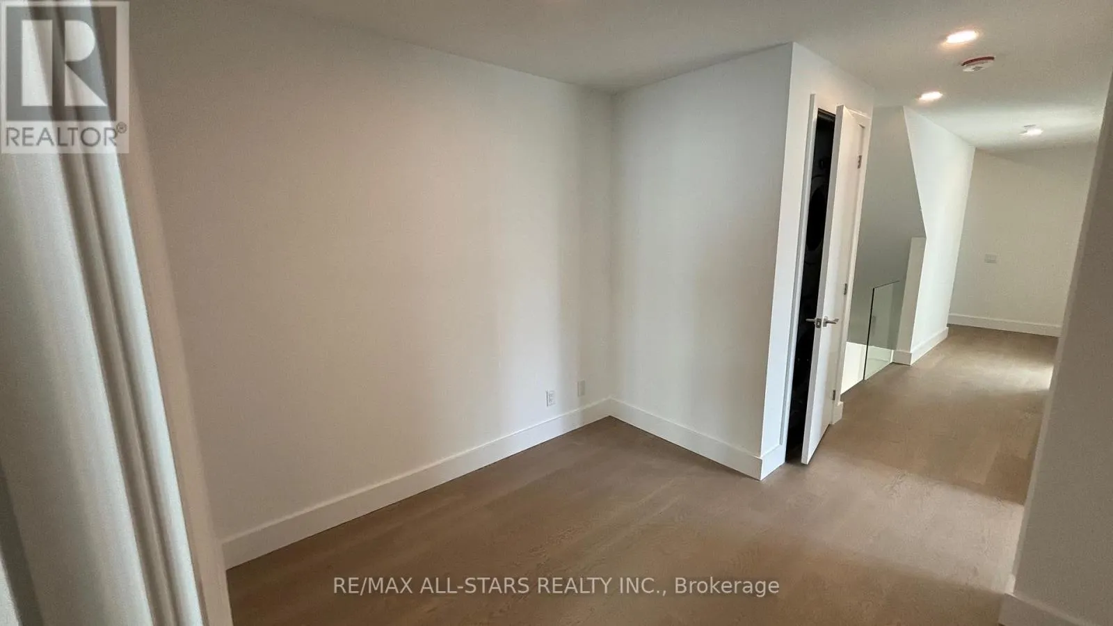 TH 5 - 16 GREENBRIAR ROAD