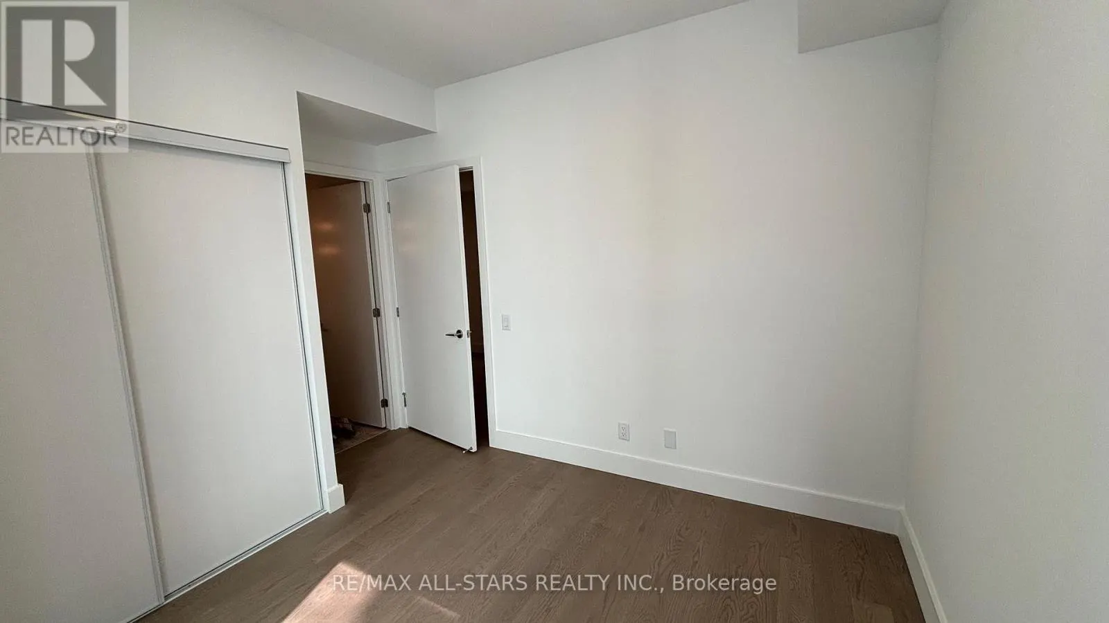 TH 5 - 16 GREENBRIAR ROAD