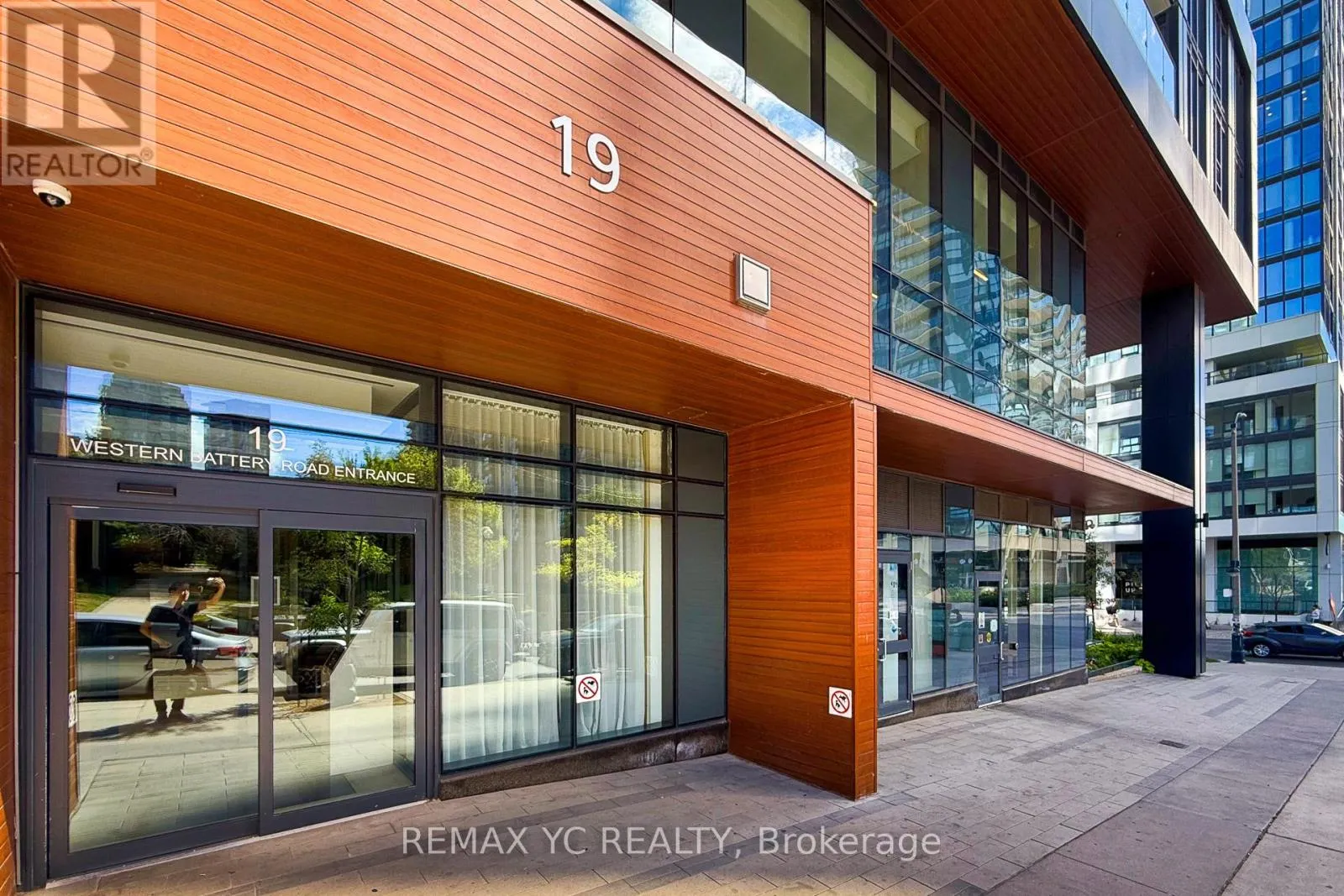 2202 - 19 WESTERN BATTERY ROAD