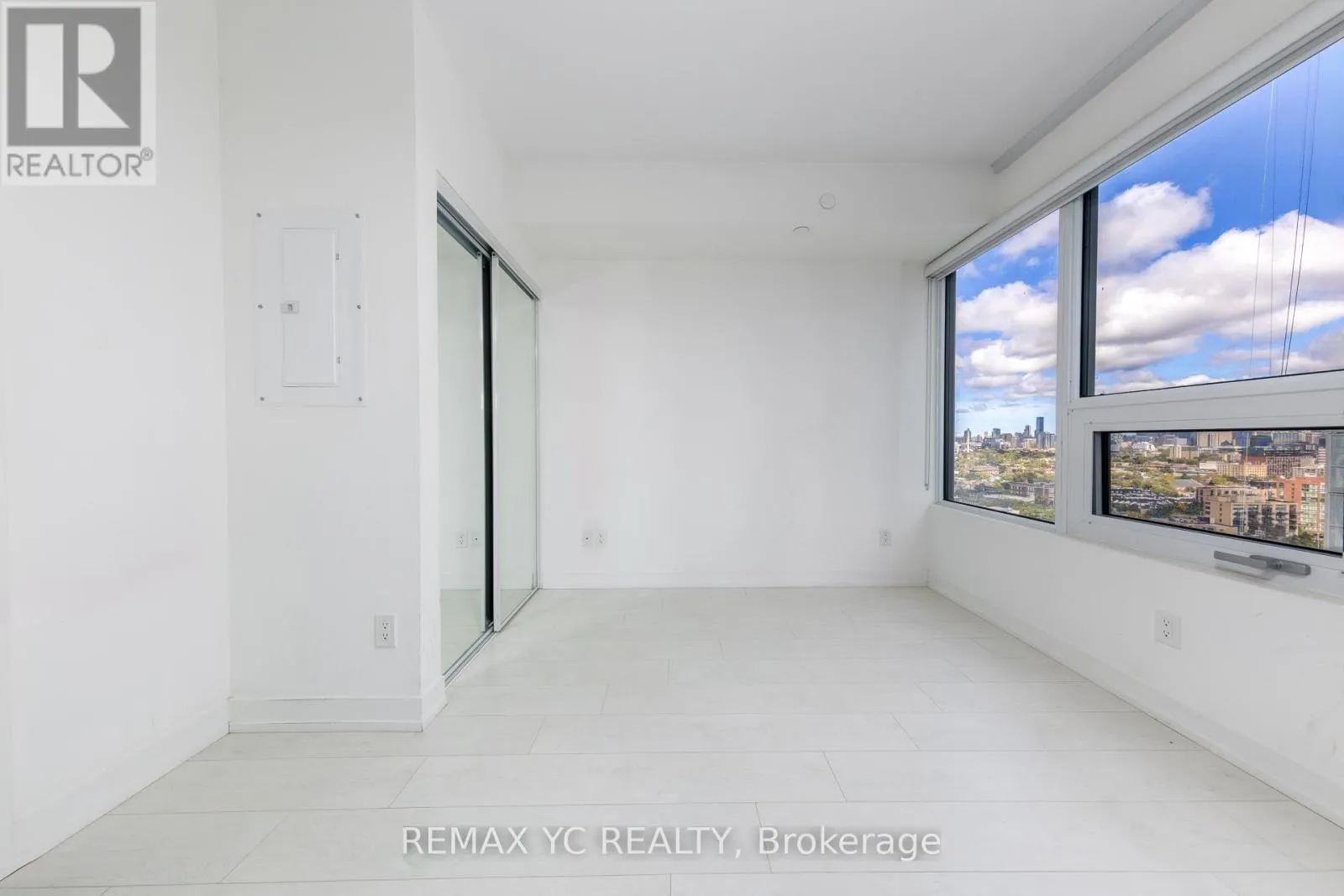2202 - 19 WESTERN BATTERY ROAD