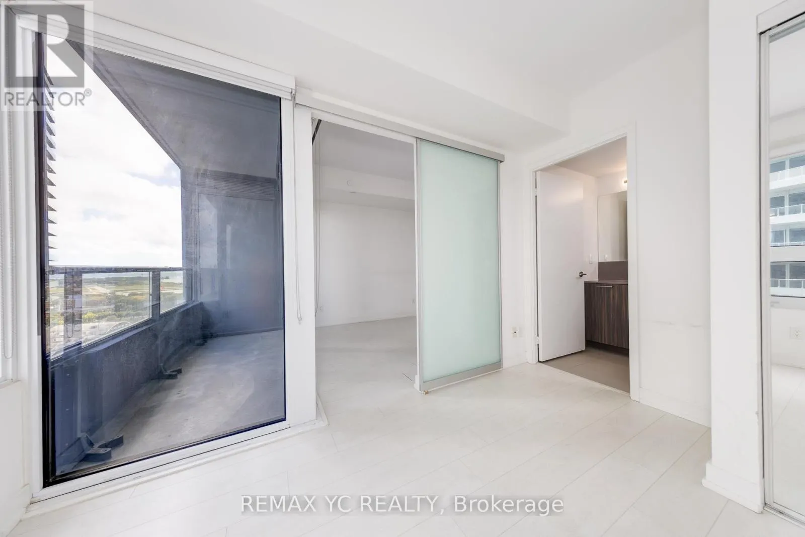 2202 - 19 WESTERN BATTERY ROAD