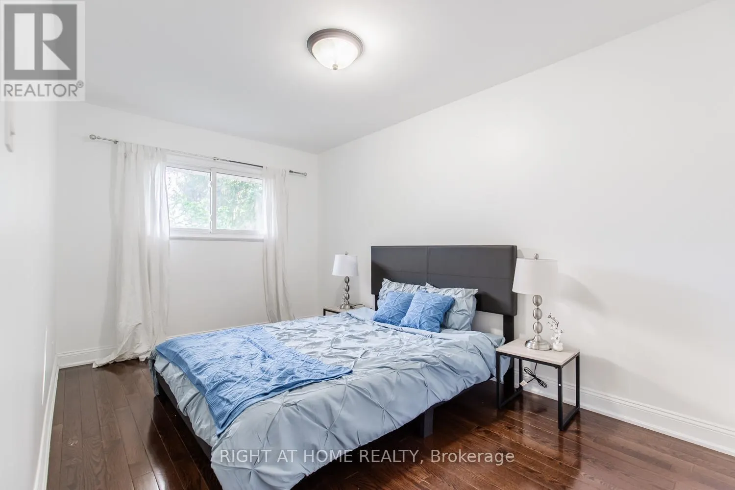12 MURELLEN CRESCENT