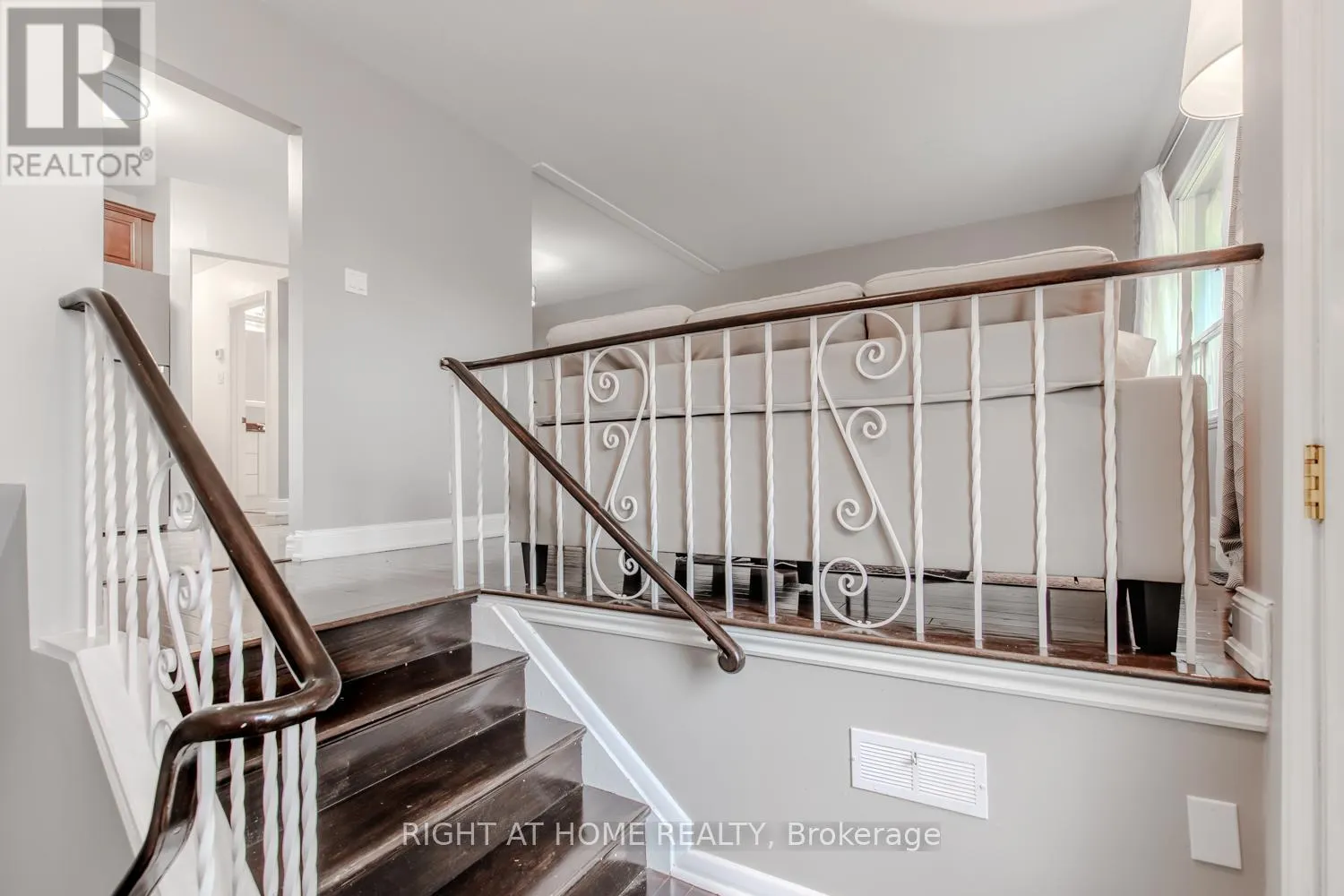 12 MURELLEN CRESCENT