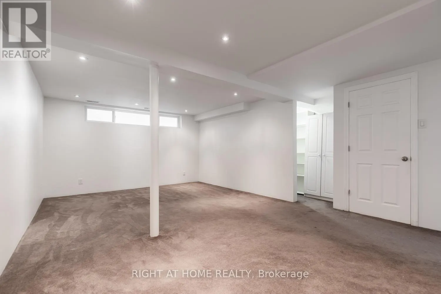 12 MURELLEN CRESCENT