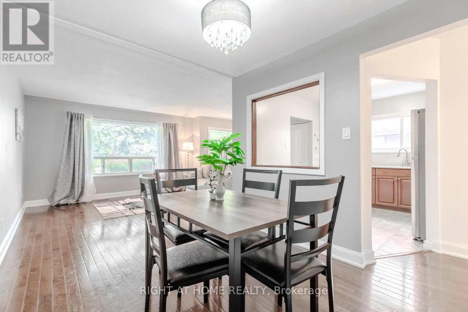 12 MURELLEN CRESCENT
