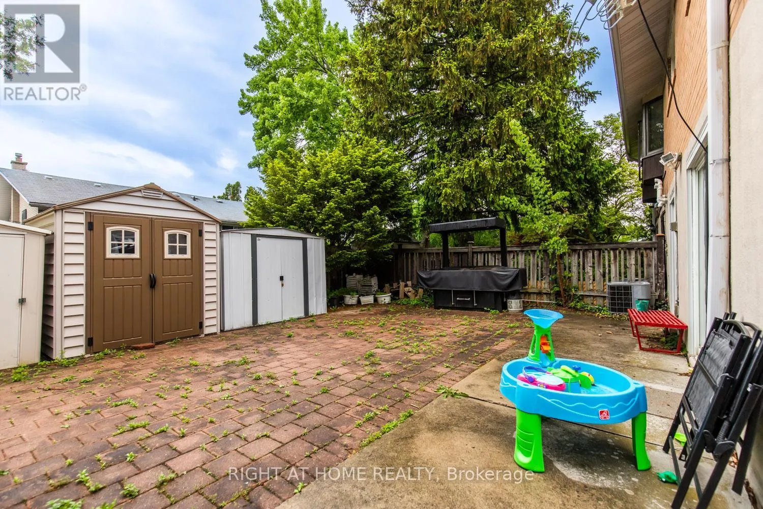 12 MURELLEN CRESCENT