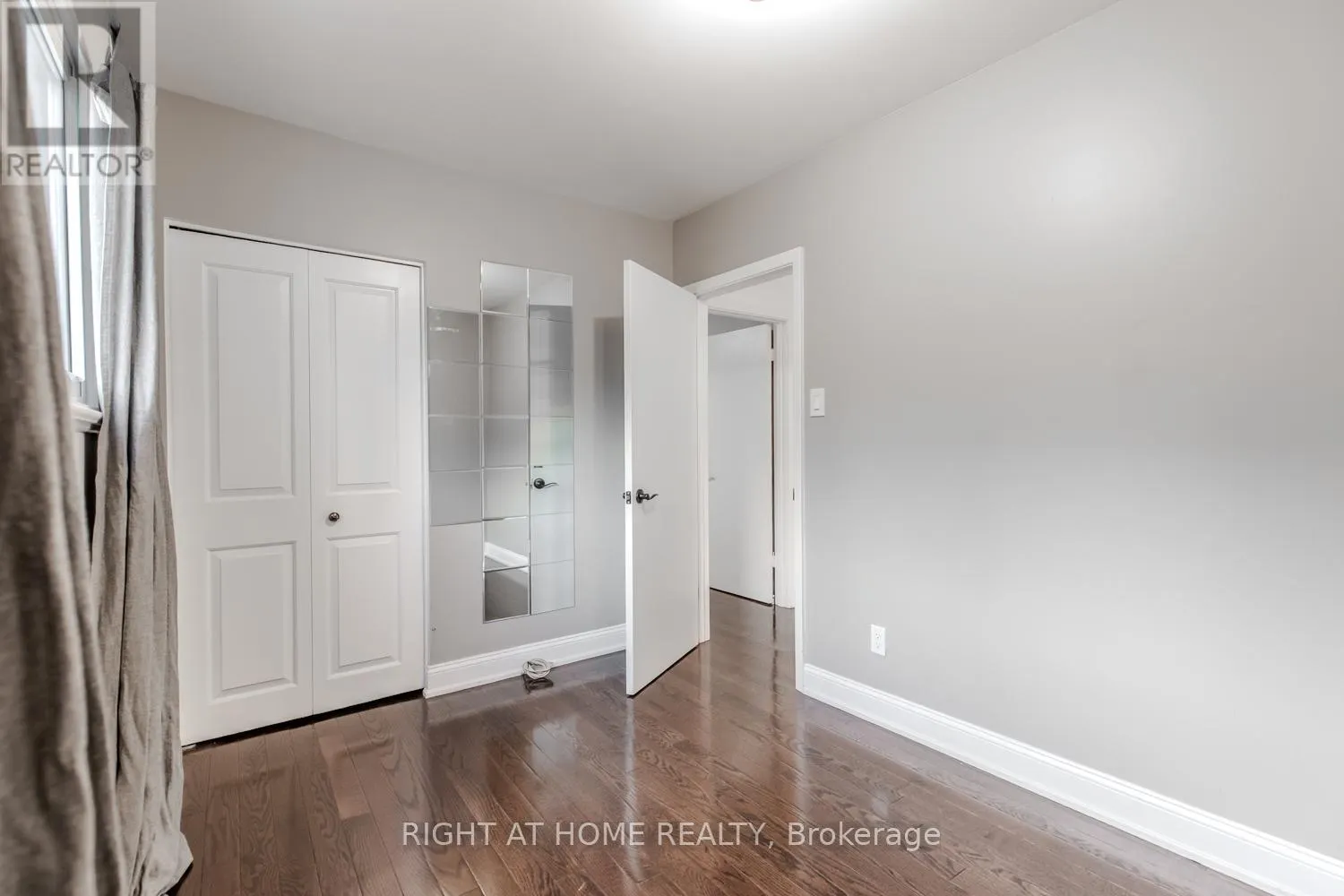12 MURELLEN CRESCENT