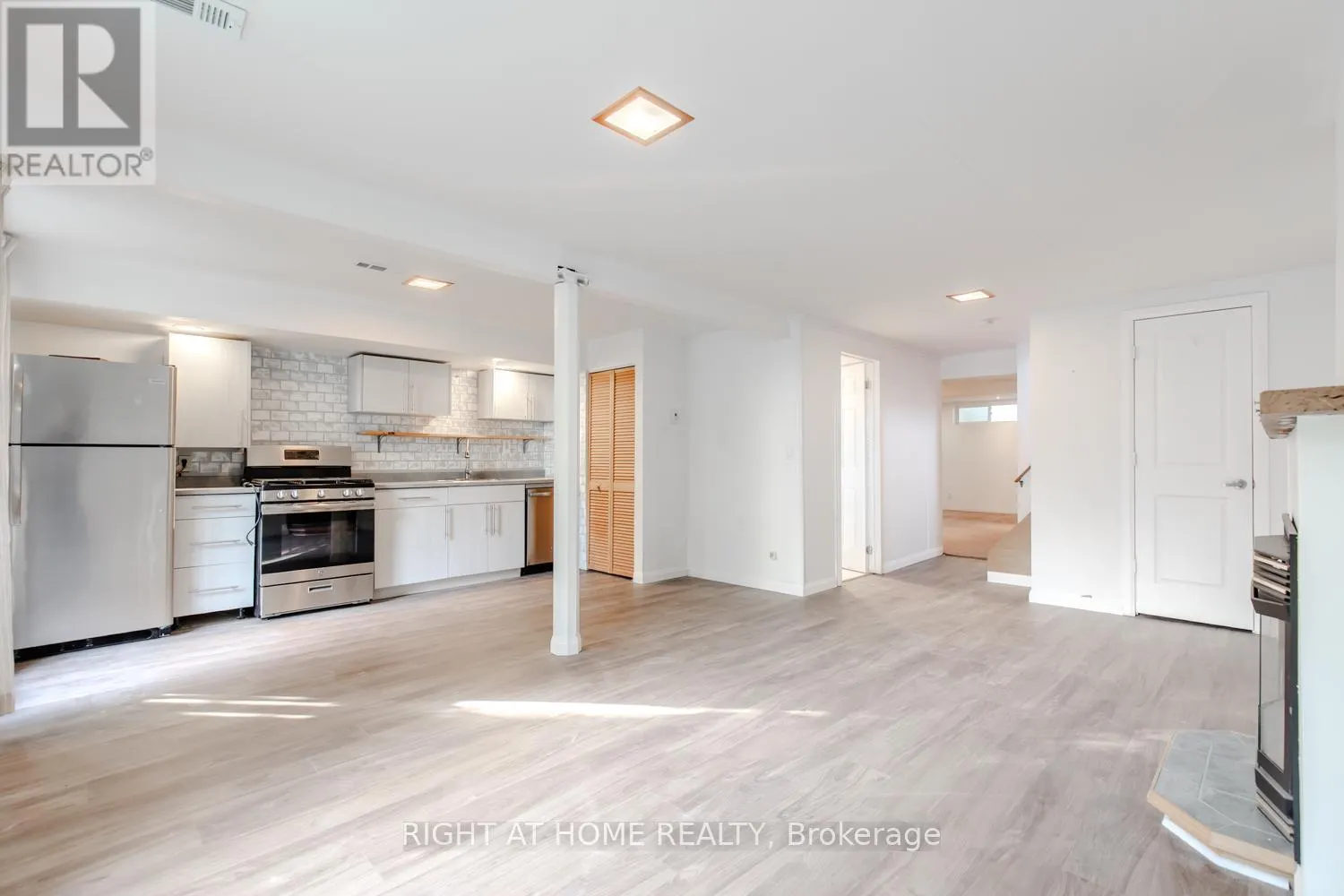 12 MURELLEN CRESCENT