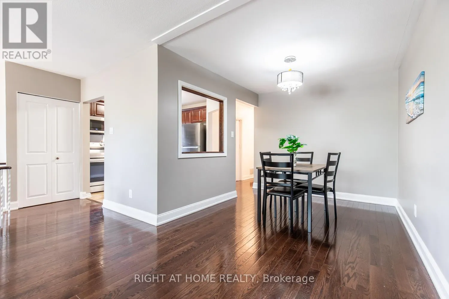 12 MURELLEN CRESCENT